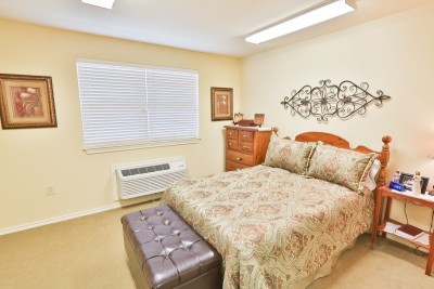 bedroom with footboard